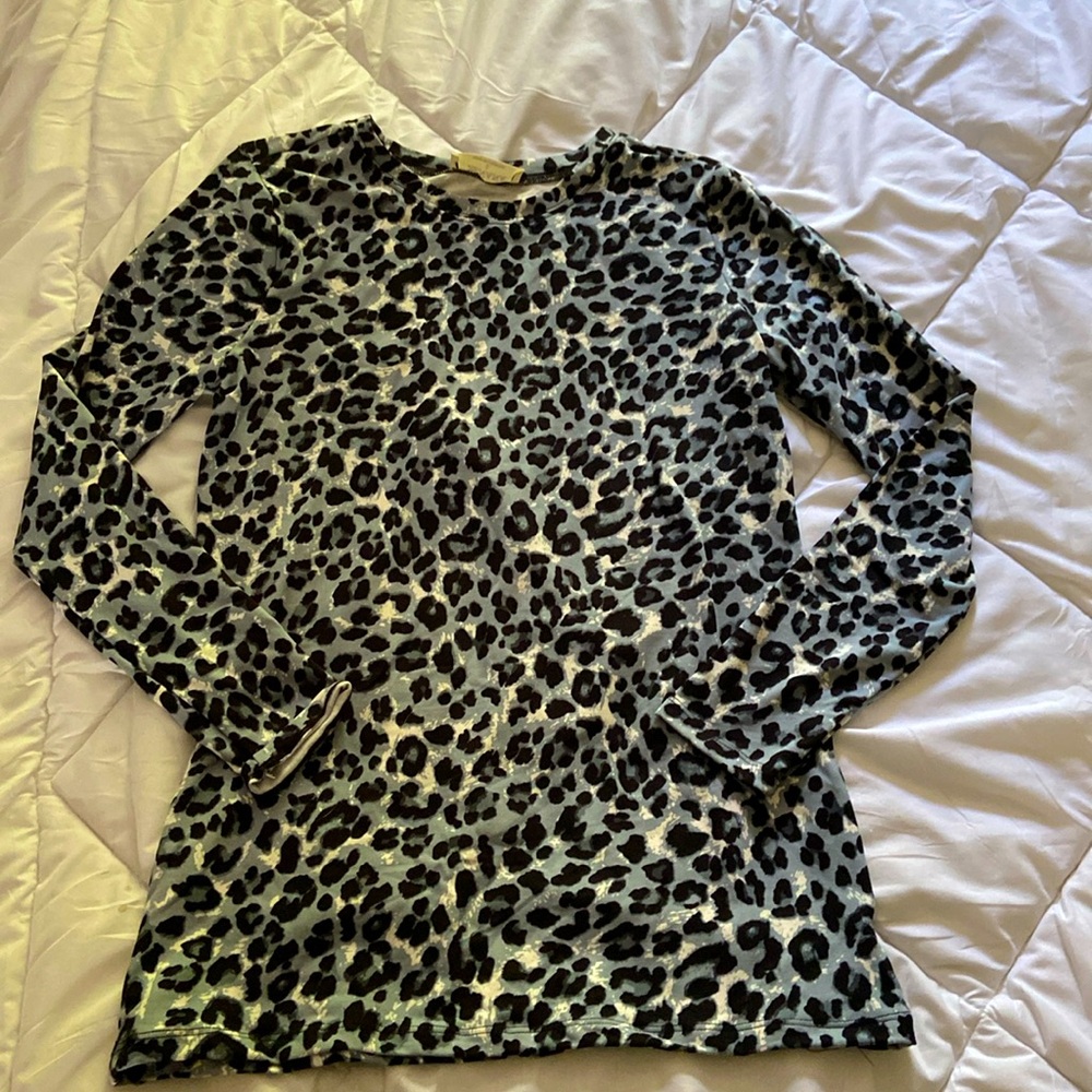Zenana size L long sleeve too